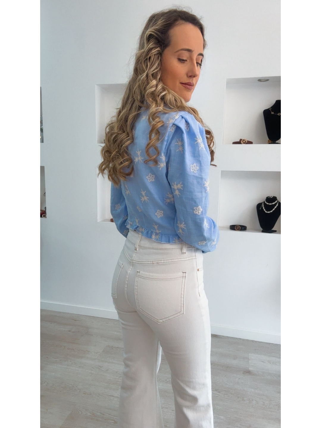 Camisa com Detalhes em Bege e Folho 2