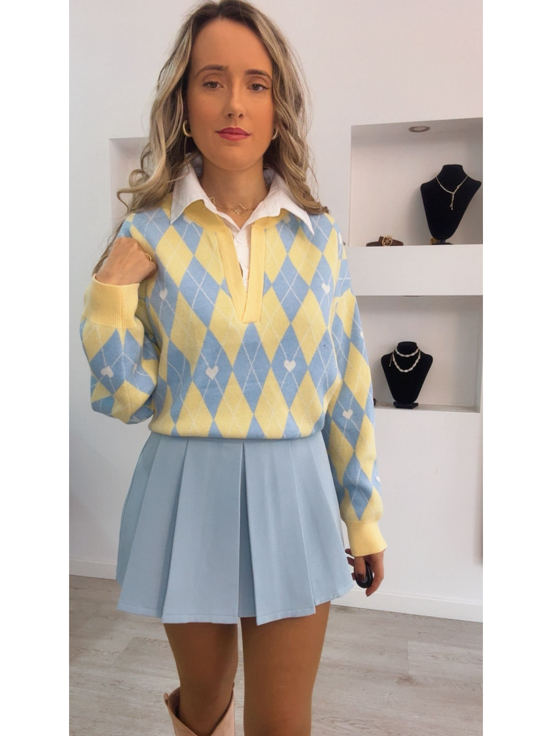 Polo com losangos e detalhe de coração e camisa incluída - TU 5