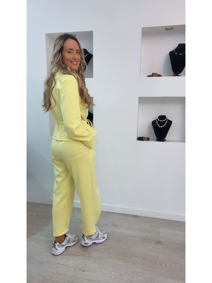 Conjunto de casaco e calça com detalhe de botão - TU  25