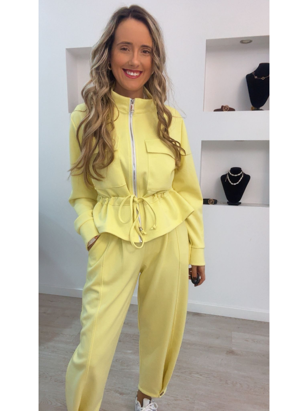 Conjunto de casaco e calça com detalhe de botão - TU  27