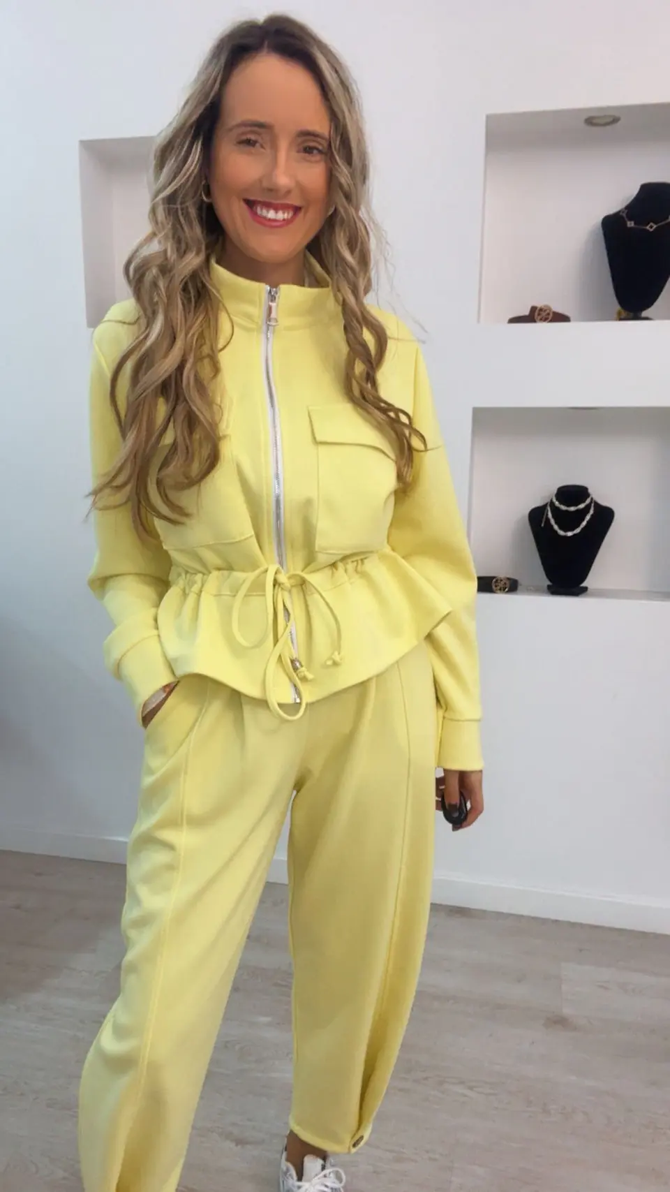 Conjunto de casaco e calça com detalhe de botão - TU  27