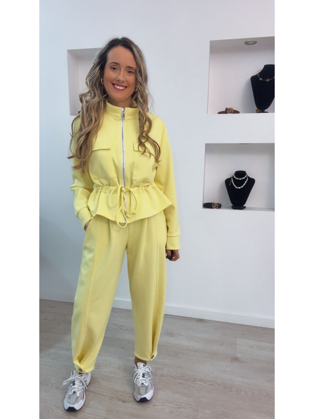 Conjunto de casaco e calça com detalhe de botão - TU  24