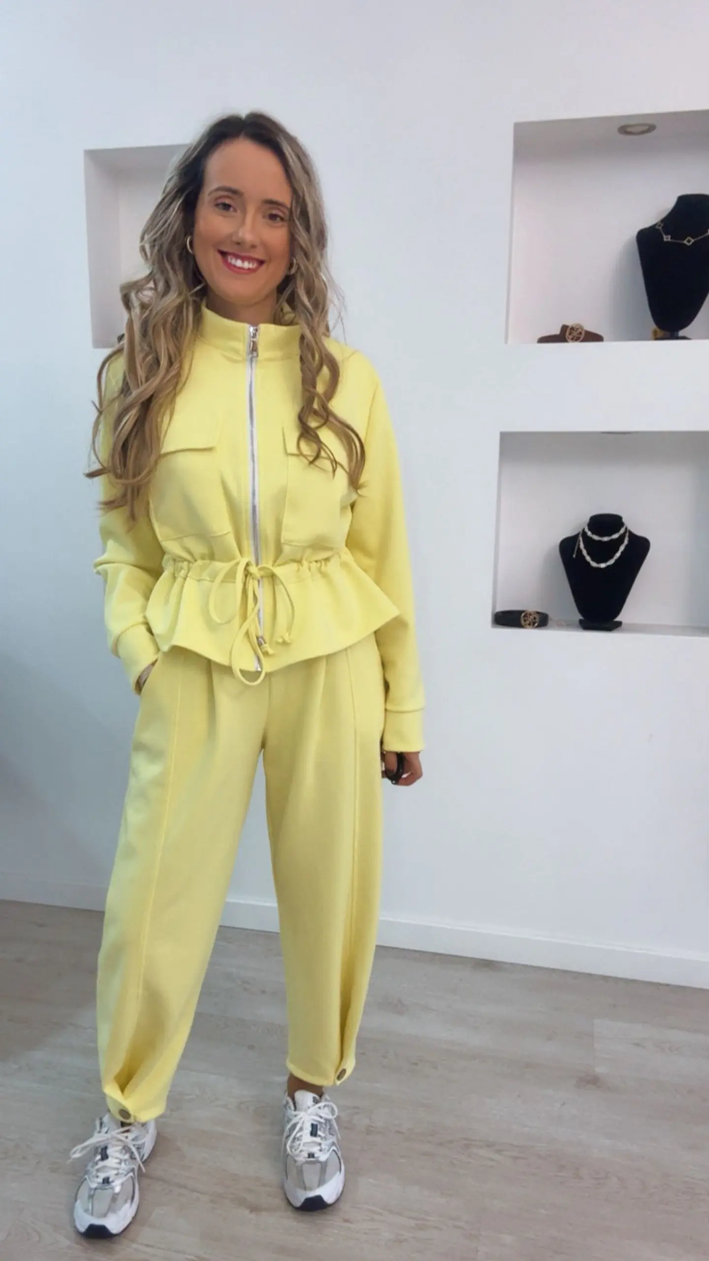 Conjunto de casaco e calça com detalhe de botão - TU  24