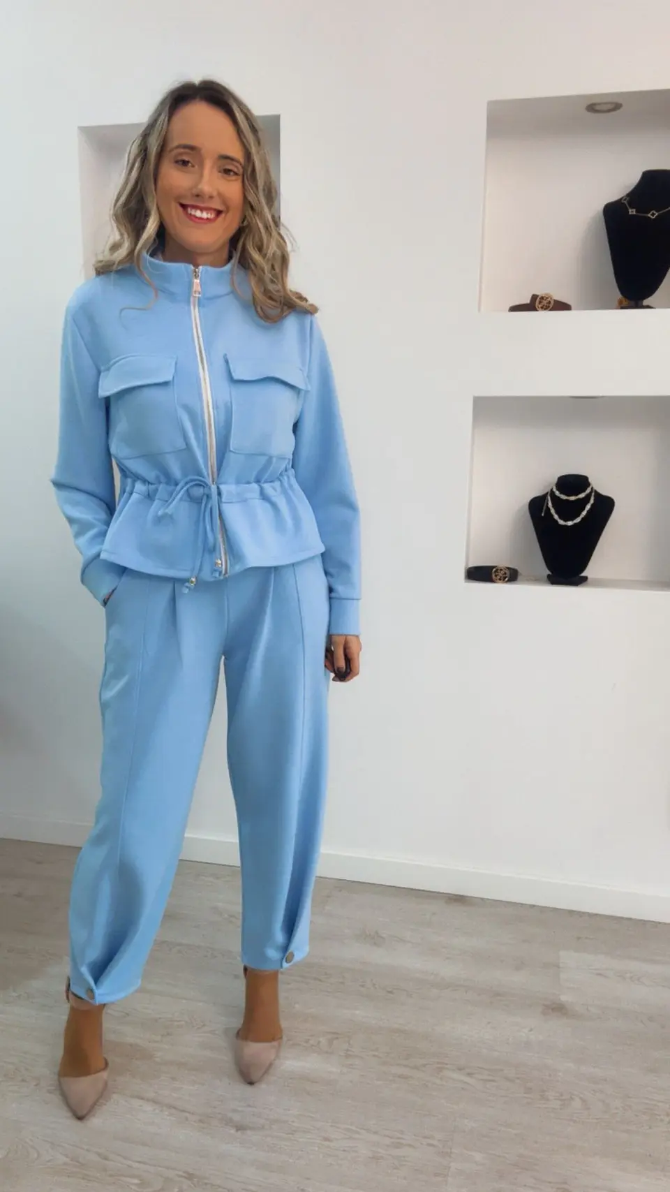 Conjunto de casaco e calça com detalhe de botão - TU  21