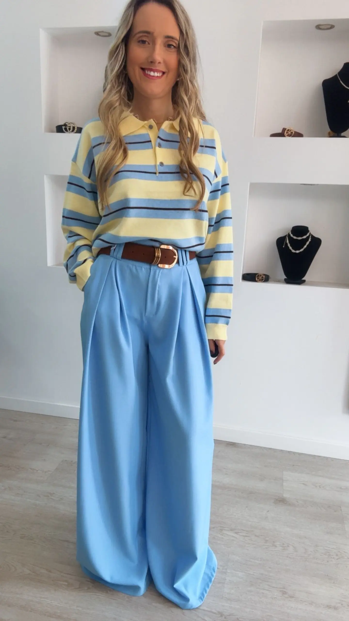 Calça em tecido larga com cinto incluído - TU 2