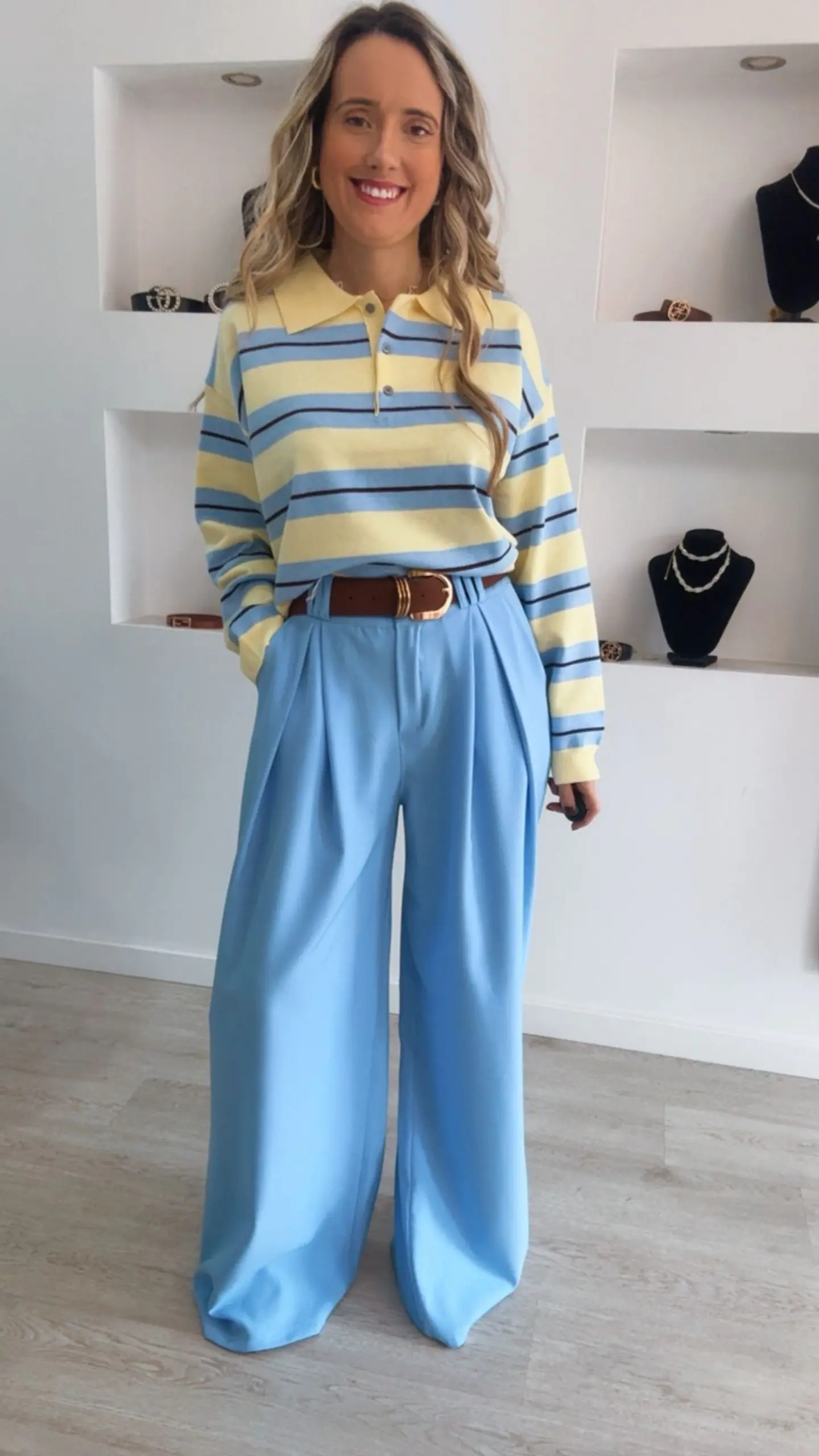 Calça em tecido larga com cinto incluído - TU 3