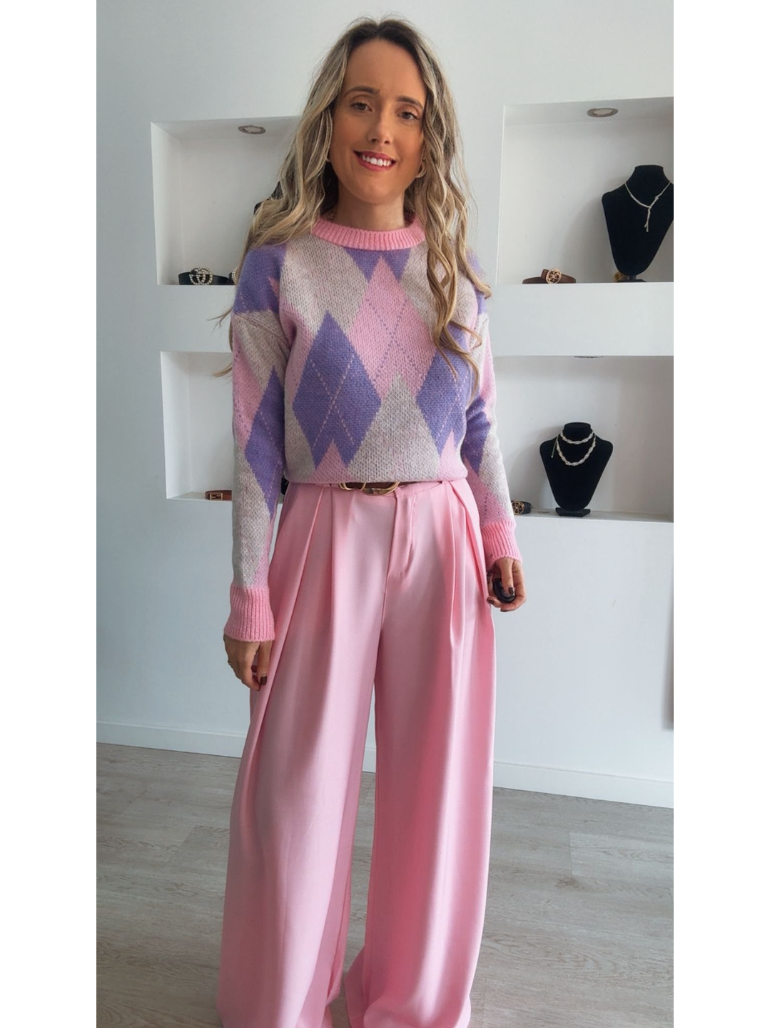 Calça em tecido larga com cinto incluído - TU 9