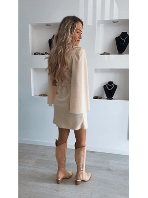 Vestido com botões e detalhe nas mangas abertas - TU