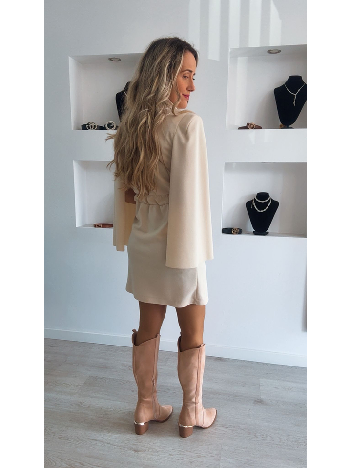 Vestido com botões e detalhe nas mangas abertas - TU 2