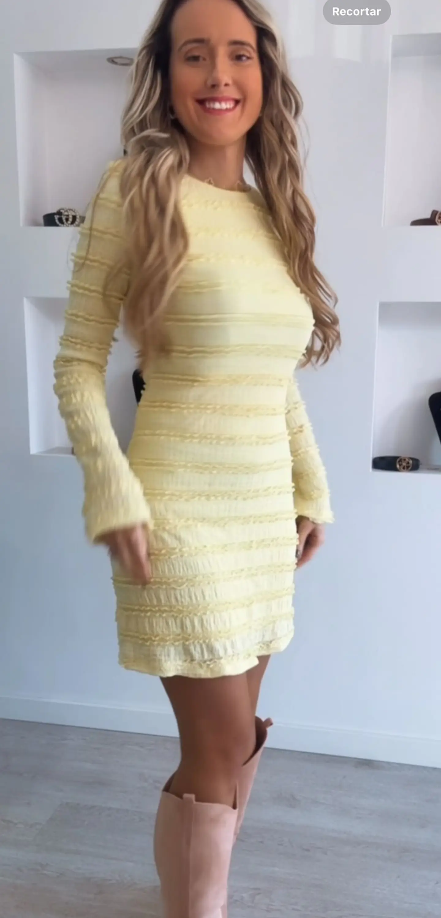 Vestido justo com abertura nas costas - TU 5