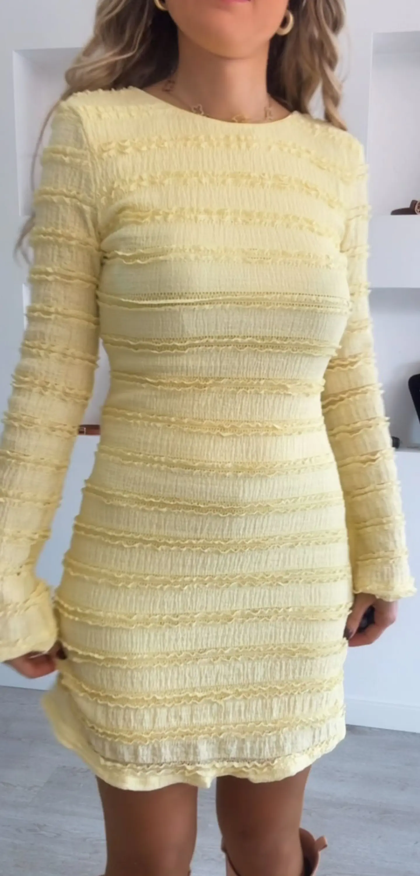 Vestido justo com abertura nas costas - TU 4