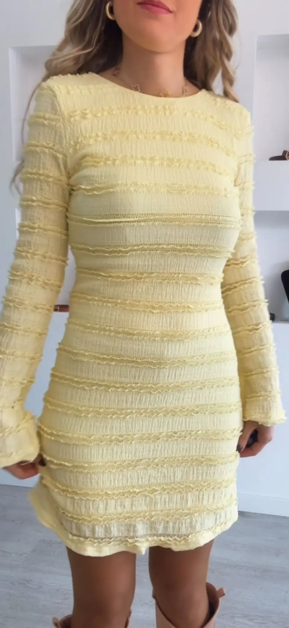 Vestido justo com abertura nas costas - TU 4