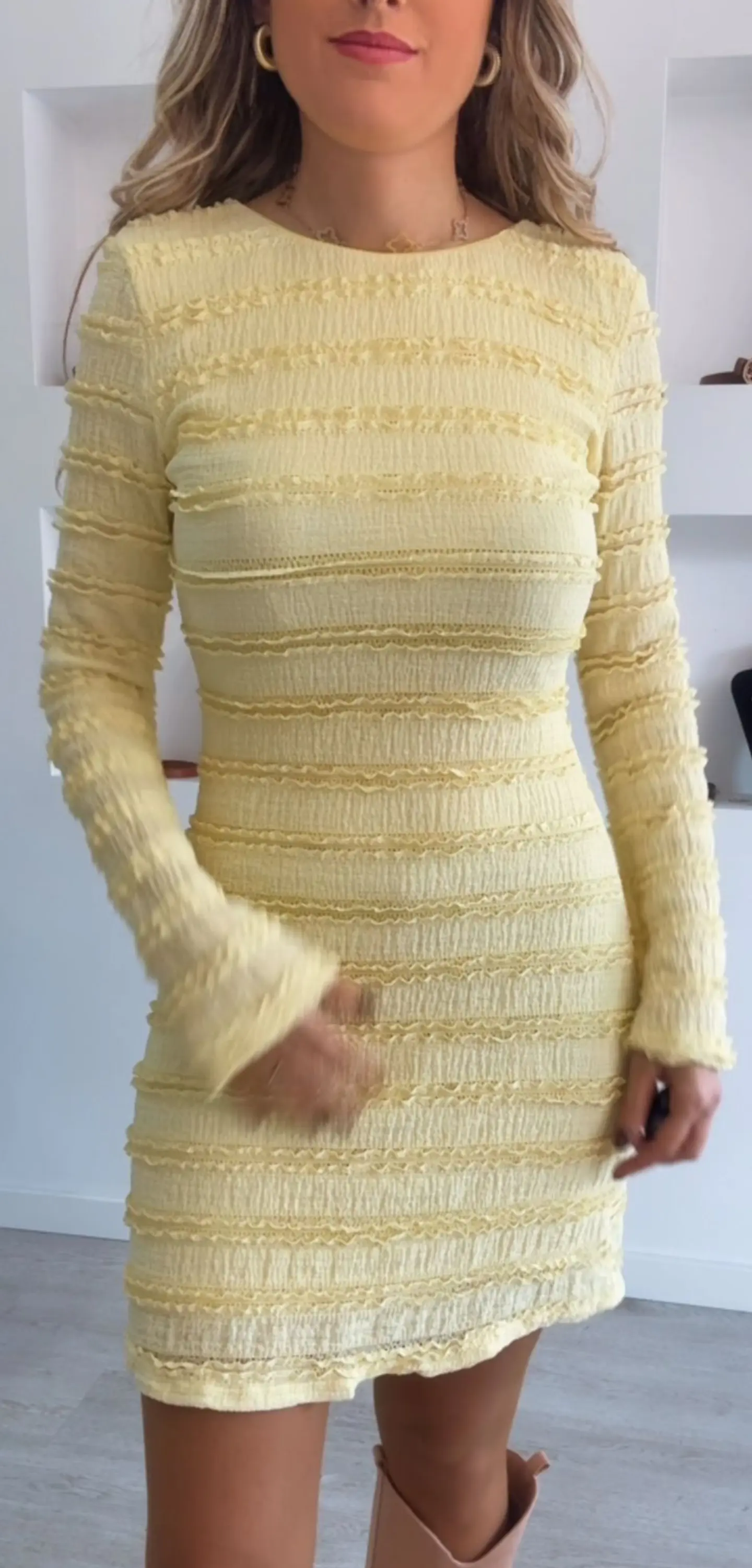 Vestido justo com abertura nas costas - TU 3