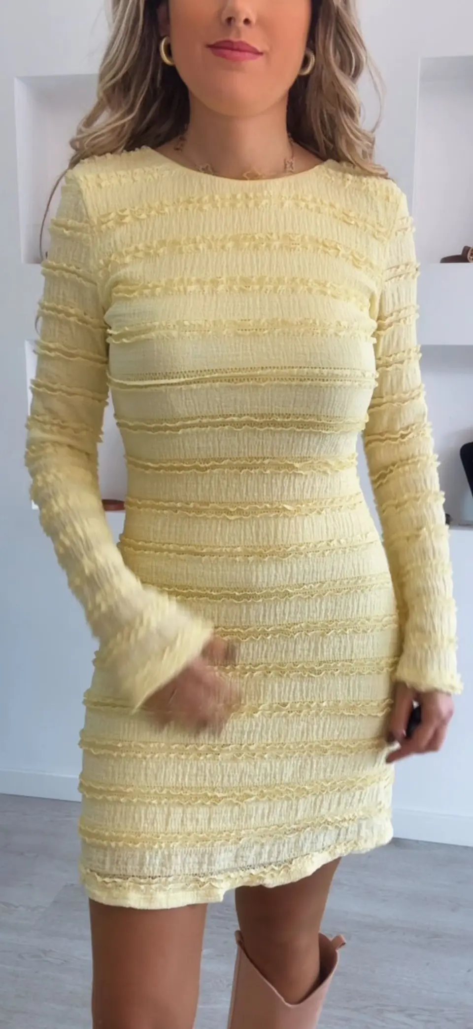 Vestido justo com abertura nas costas - TU 3