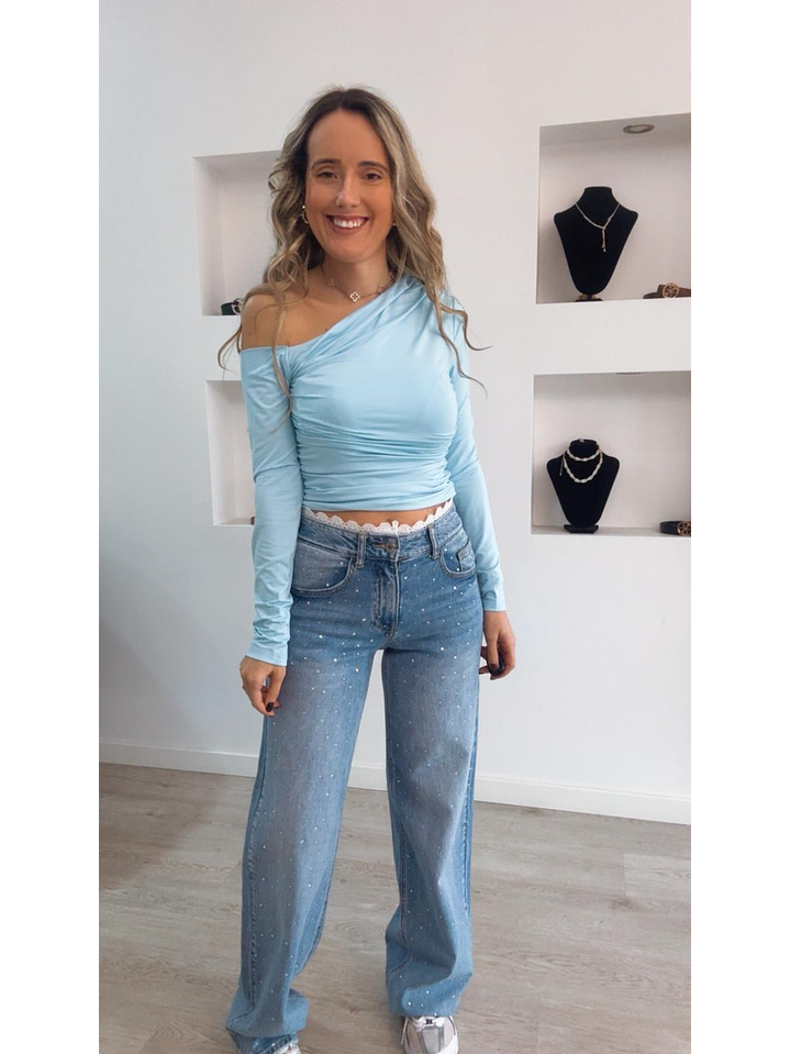 Calça de ganga com brilhantes e renda na cinta 4