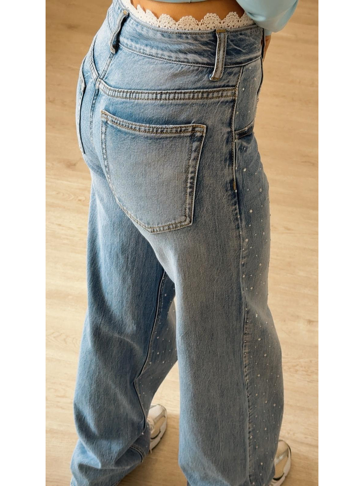 Calça de ganga com brilhantes e renda na cinta 7