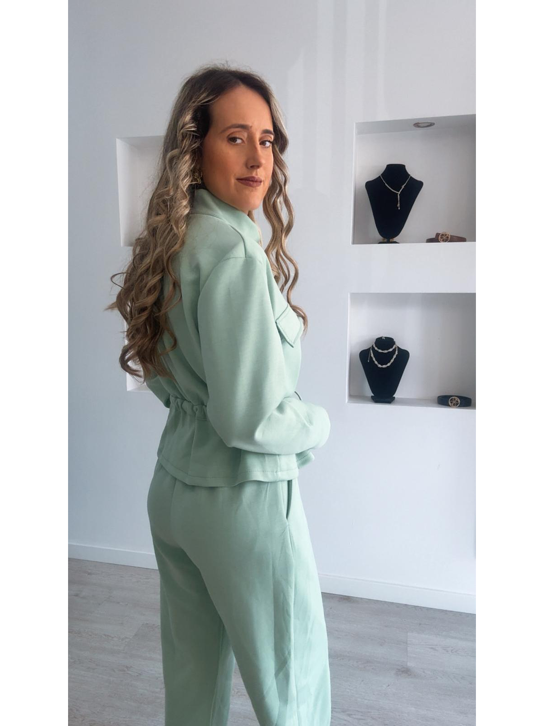 Conjunto de casaco e calça com detalhe de botão - TU  11