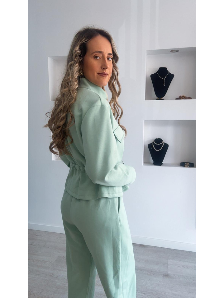 Conjunto de casaco e calça com detalhe de botão - TU  11