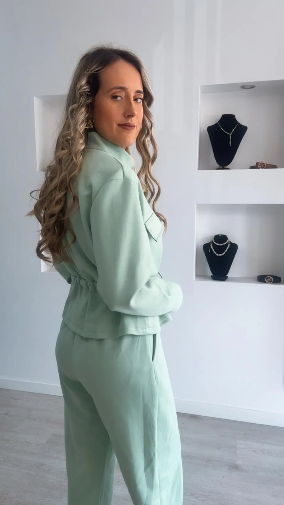 Conjunto de casaco e calça com detalhe de botão - TU  5