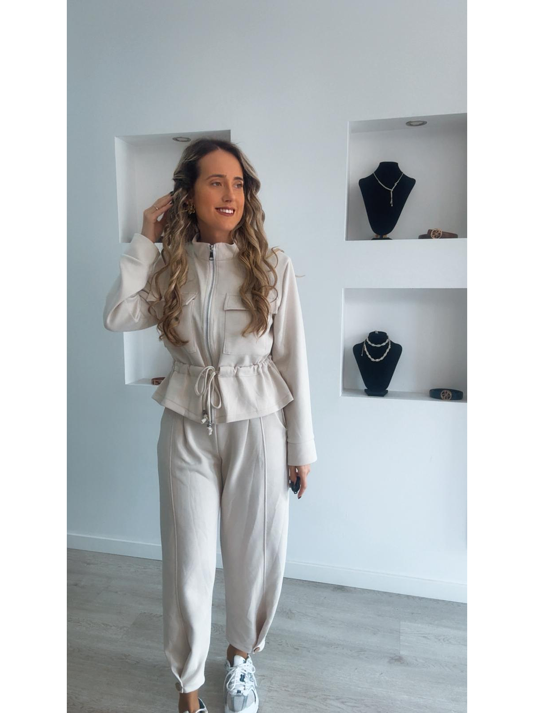 Conjunto de casaco e calça com detalhe de botão - TU  17