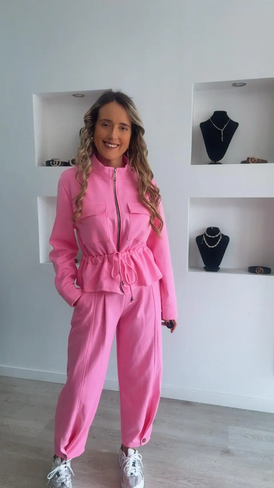 Conjunto de casaco e calça com detalhe de botão - TU  3