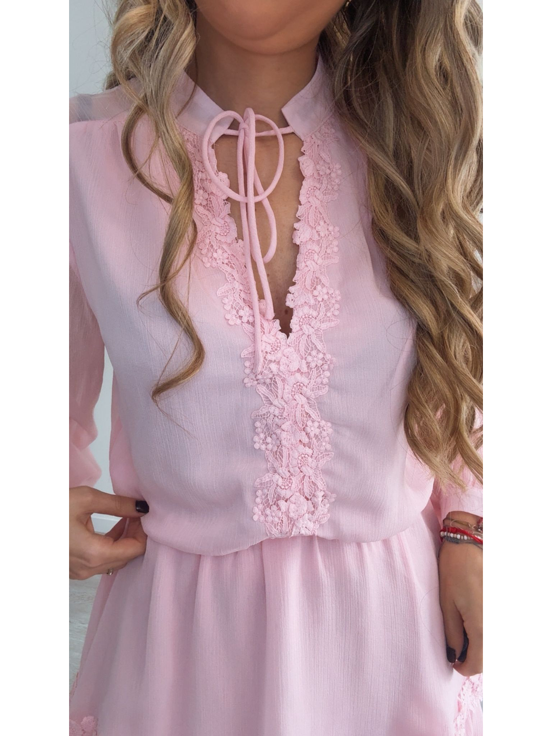 Vestido rosa com renda e folhos 2