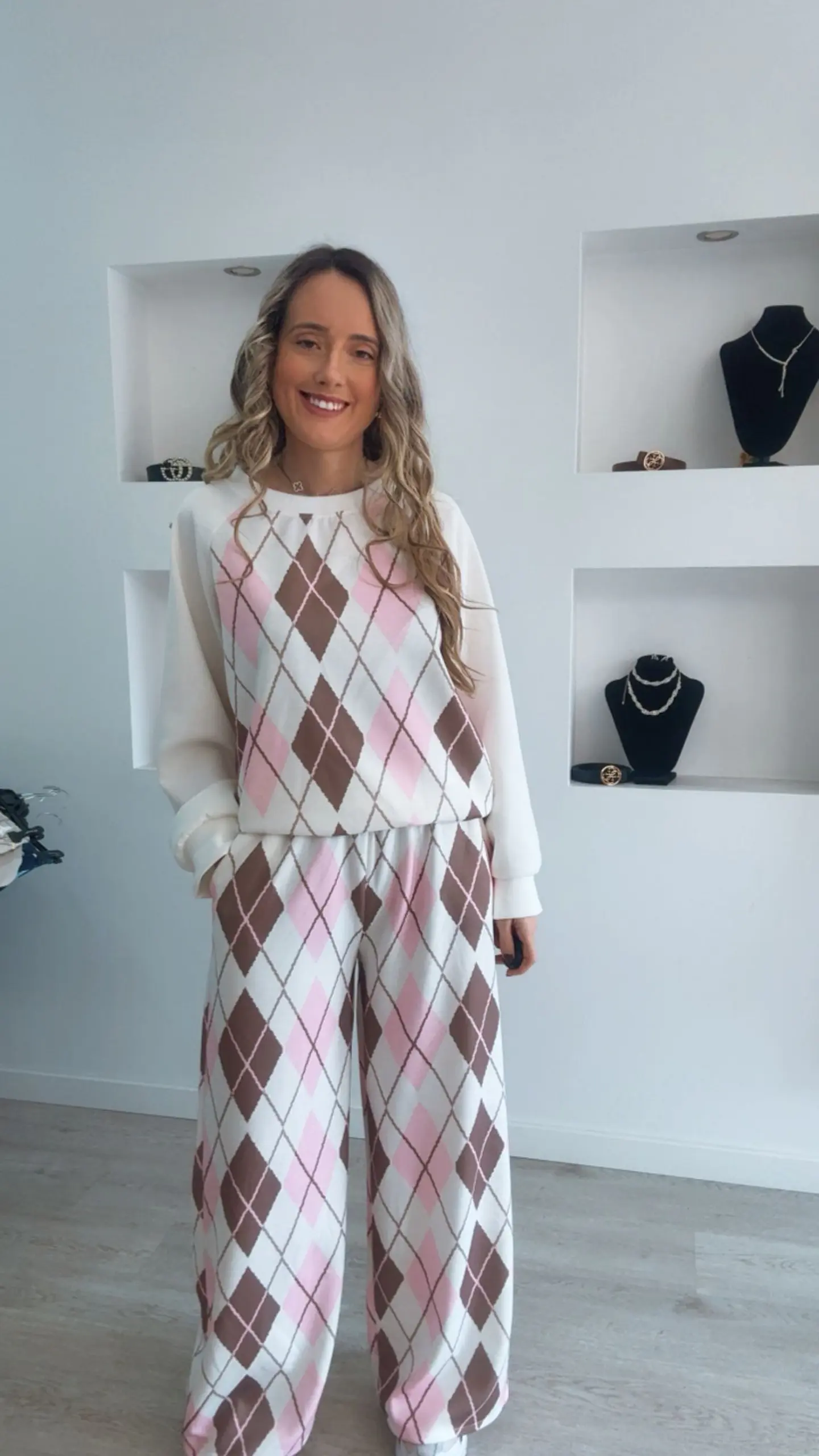 Fato de treino com losangos na camisola e calça - TU 4