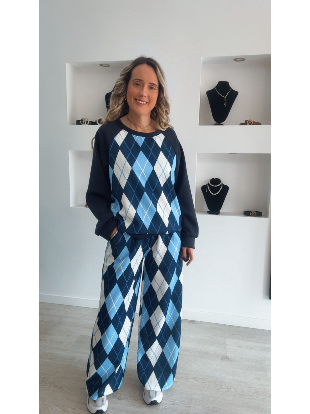 Fato de treino com losangos na camisola e calça - TU 6