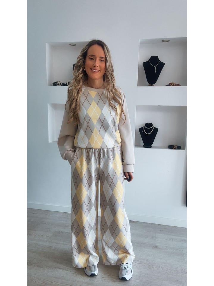 Fato de treino com losangos na camisola e calça - TU 9