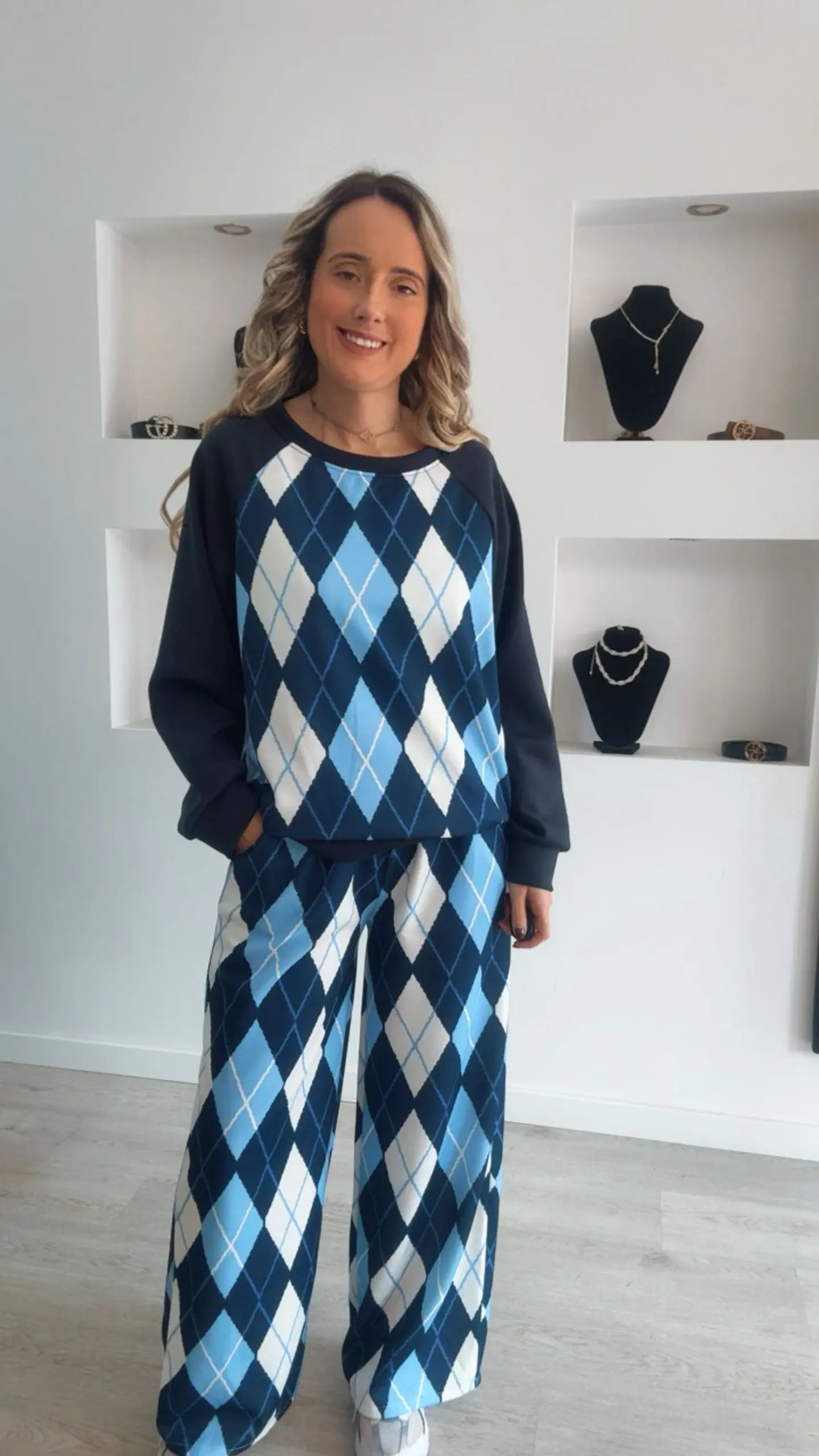 Fato de treino com losangos na camisola e calça - TU 8