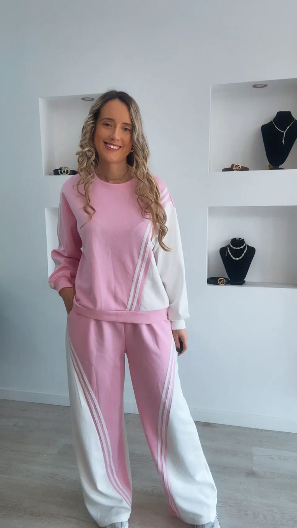 Fato de treino rosa e branco com riscas - TU 1