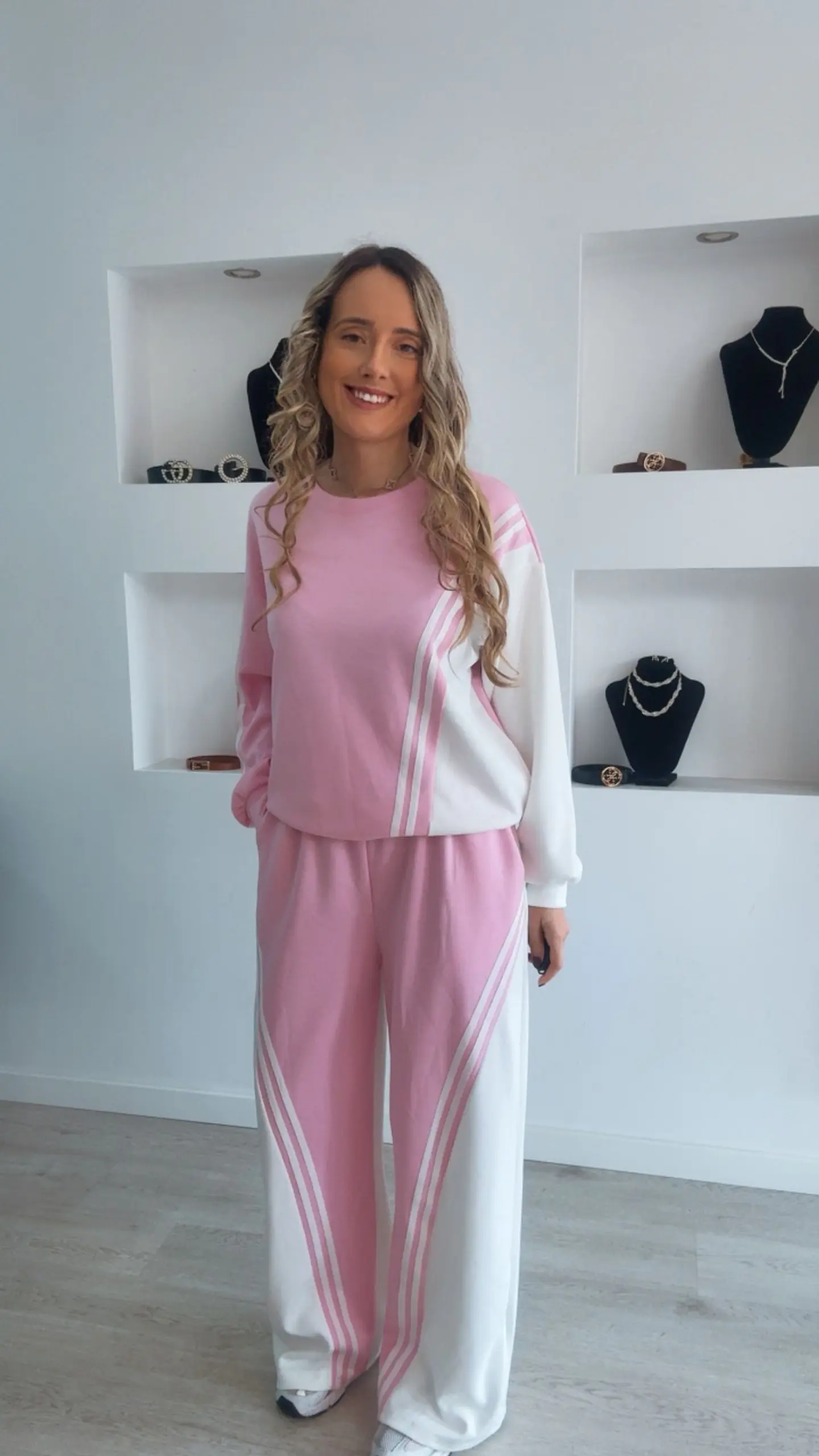 Fato de treino rosa e branco com riscas - TU 6