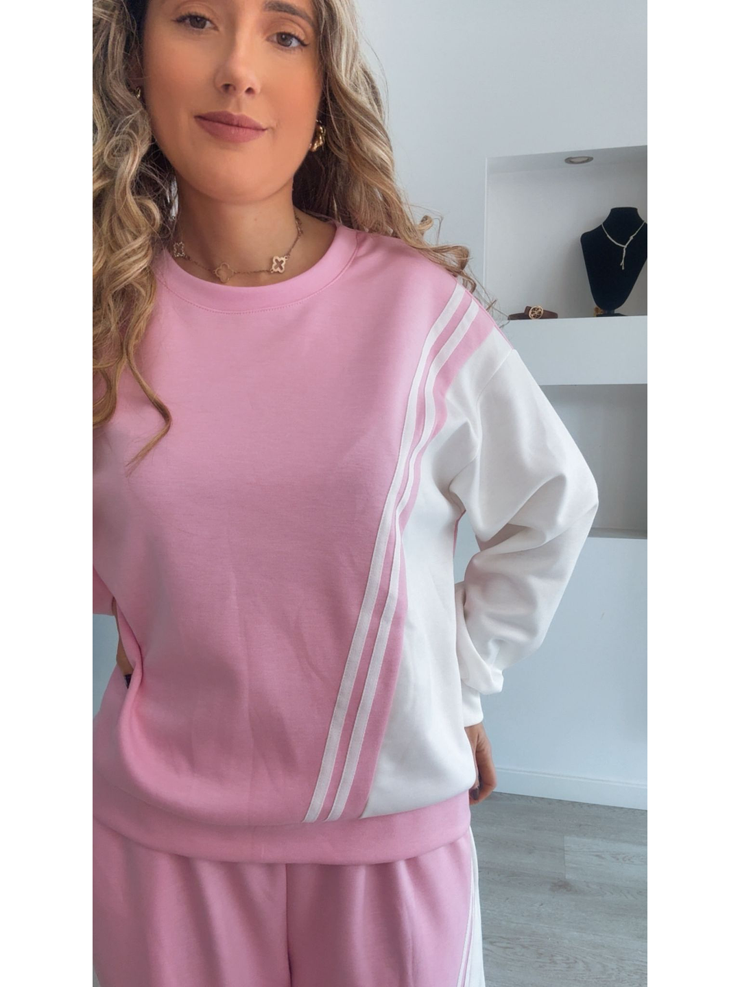 Fato de treino rosa e branco com riscas - TU 7