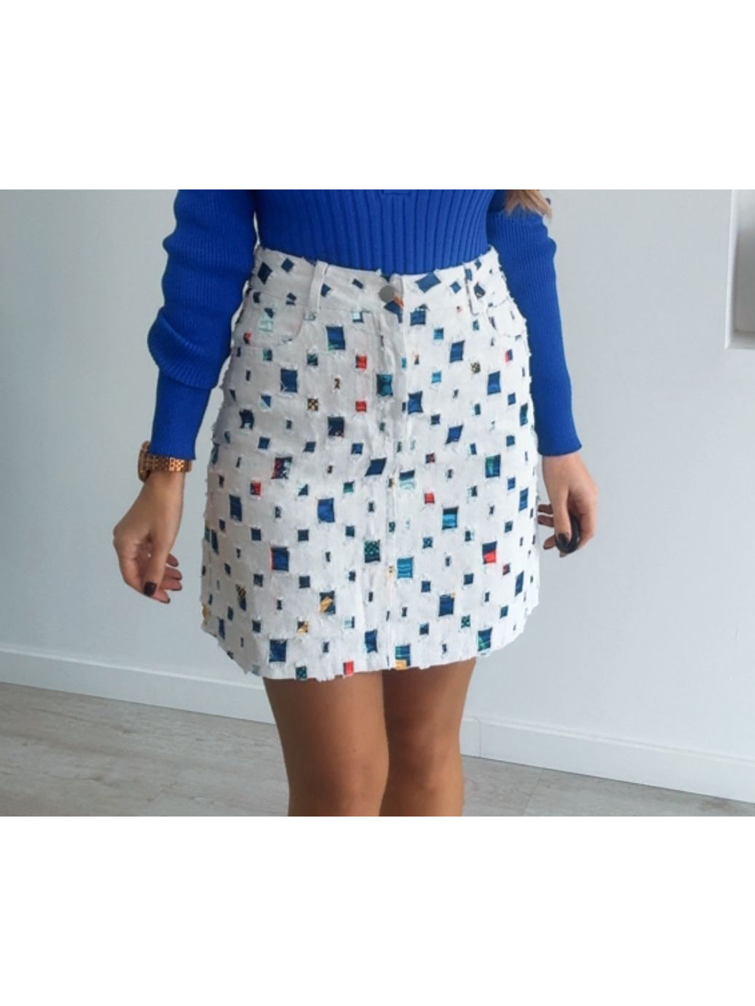 Saia com detalhes quadrados azuis 4