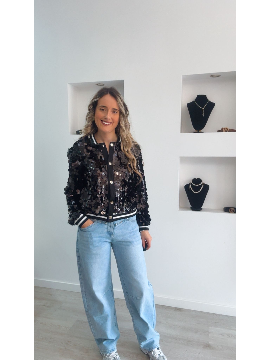 Casaco preto com detalhe de escamas 4