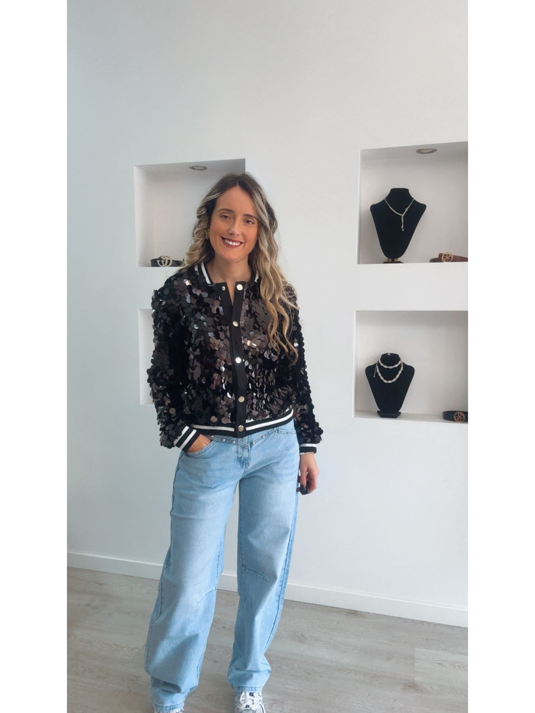 Casaco preto com detalhe de escamas 3