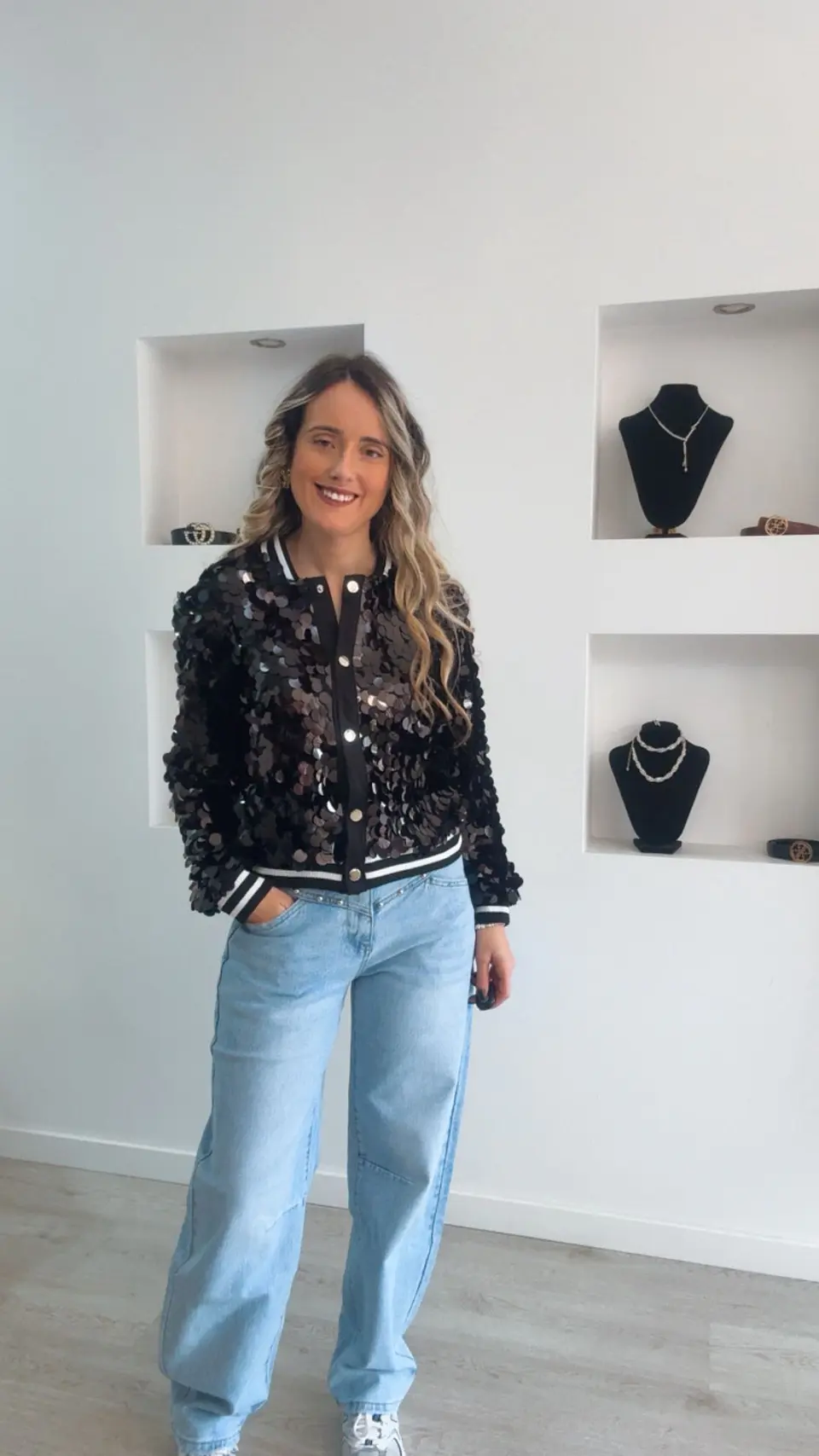 Casaco preto com detalhe de escamas 3