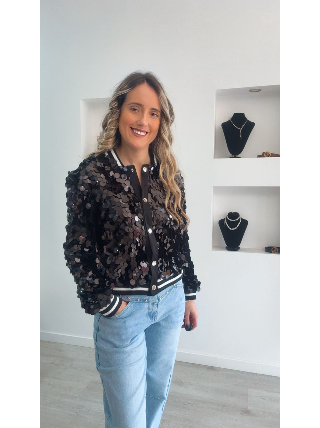 Casaco preto com detalhe de escamas 1