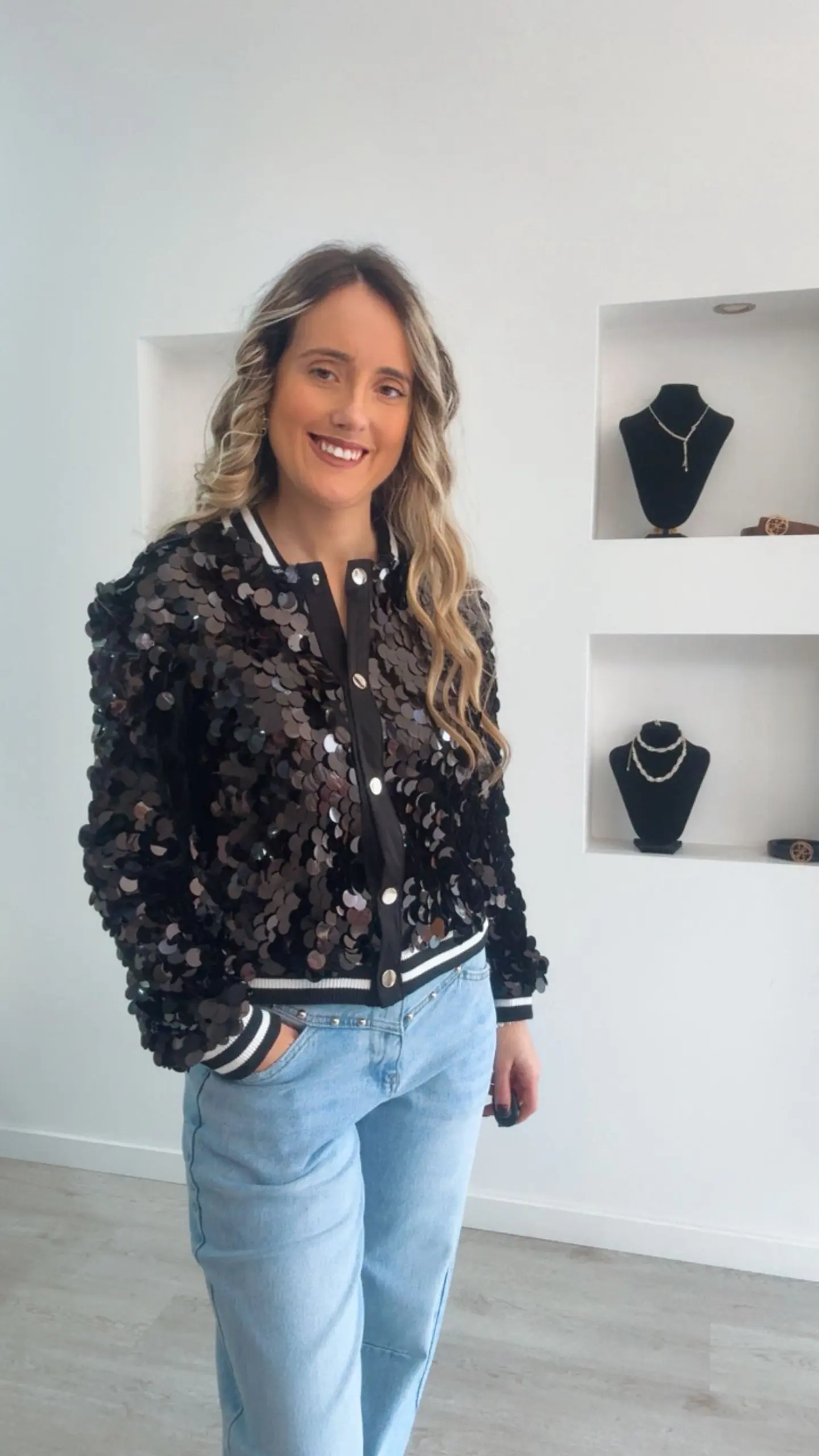 Casaco preto com detalhe de escamas 1