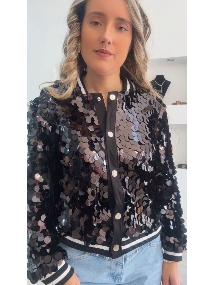 Casaco preto com detalhe de escamas 5