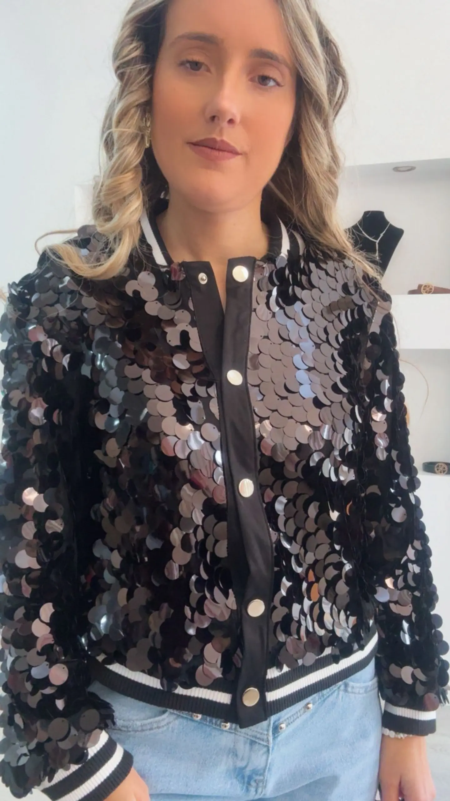 Casaco preto com detalhe de escamas 5