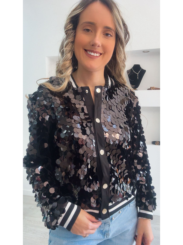Casaco preto com detalhe de escamas 6