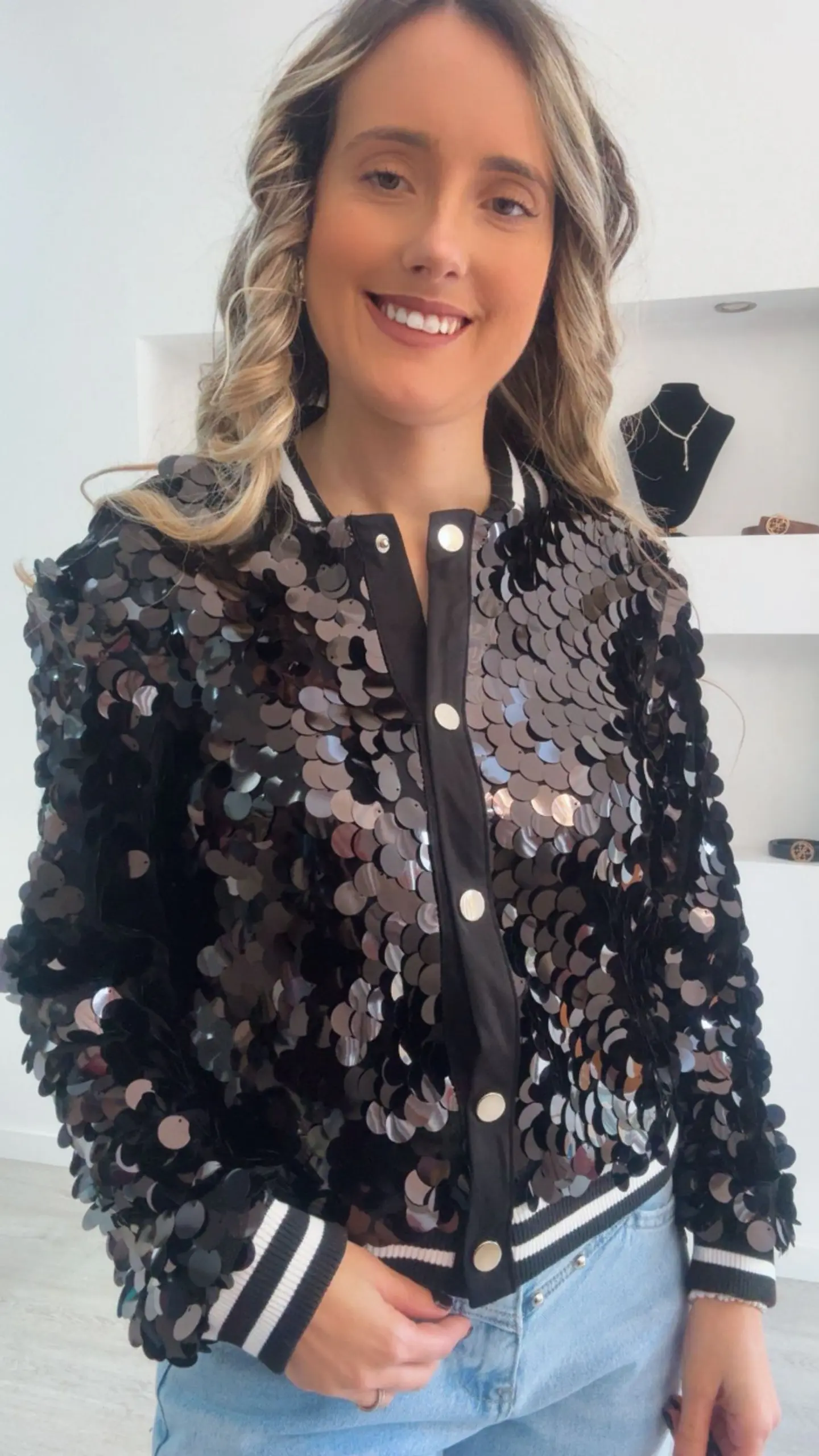 Casaco preto com detalhe de escamas 6