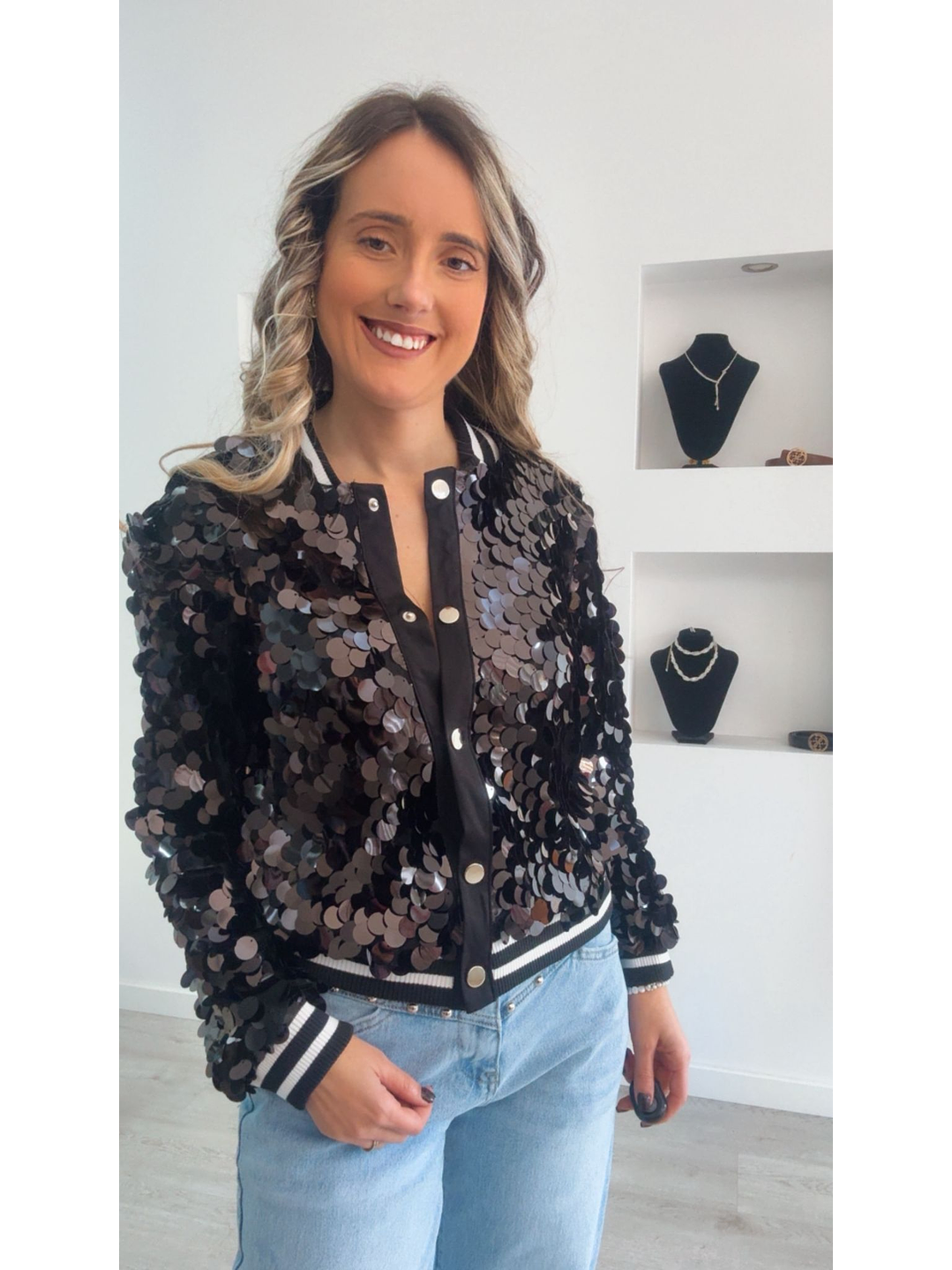 Casaco preto com detalhe de escamas 7