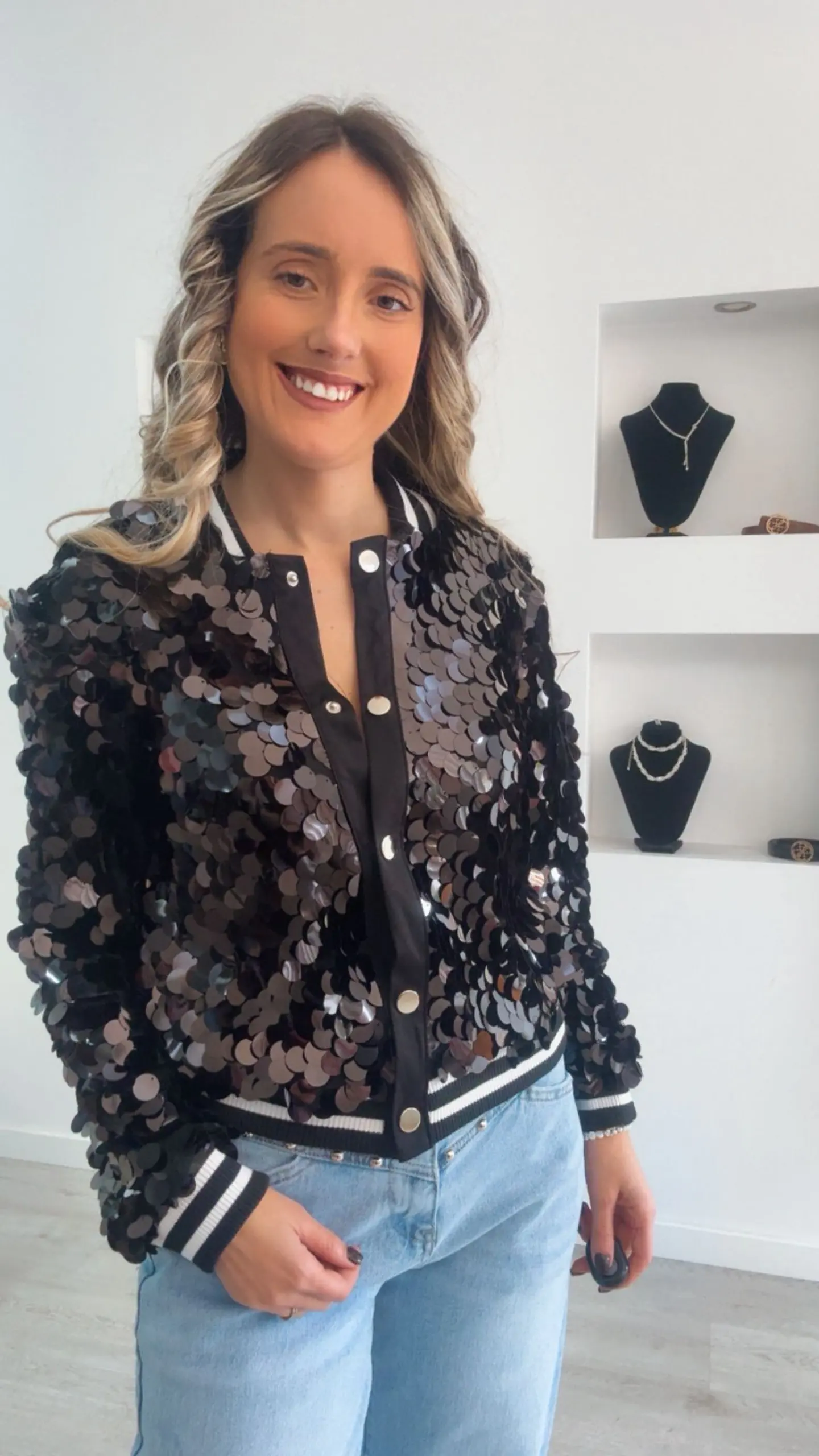 Casaco preto com detalhe de escamas 7