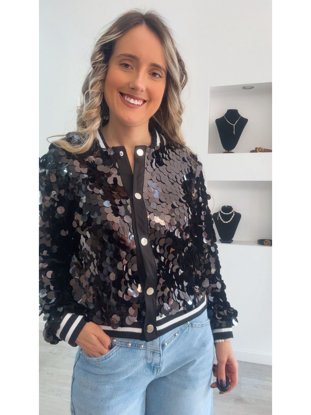 Casaco preto com detalhe de escamas 8