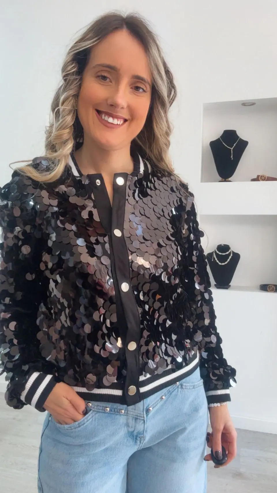 Casaco preto com detalhe de escamas 8