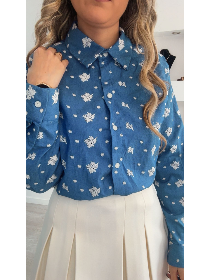 Camisa azul com detalhes em bege 5