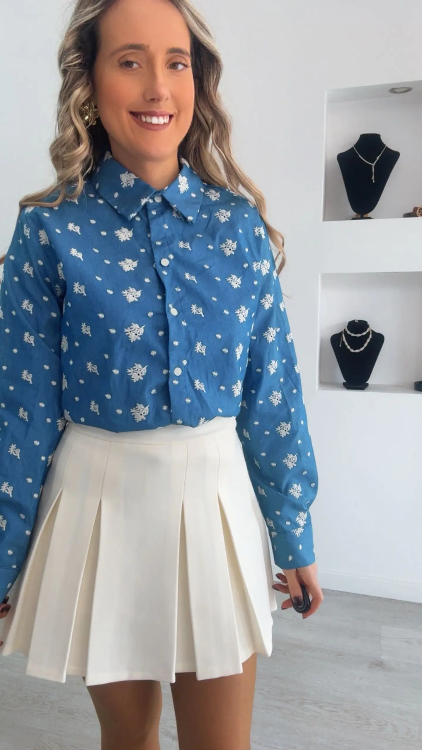 Camisa azul com detalhes em bege 6