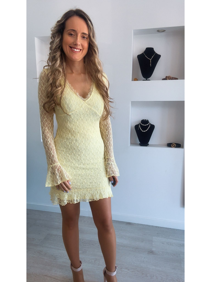 Vestido de renda justo 7